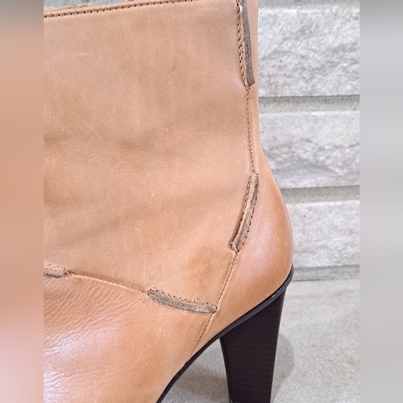 Steve Madden Leather Camel Colored Pointed Toe Boots 7.5B Triangle Heel Side Zip - Picture 2 of 10